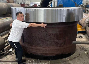 Цилиндр пресса особо большого диаметра, внутренний Ø2450 мм