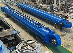Гидроцилиндр вылета стрелы для баржи с раскрывающимся корпусом